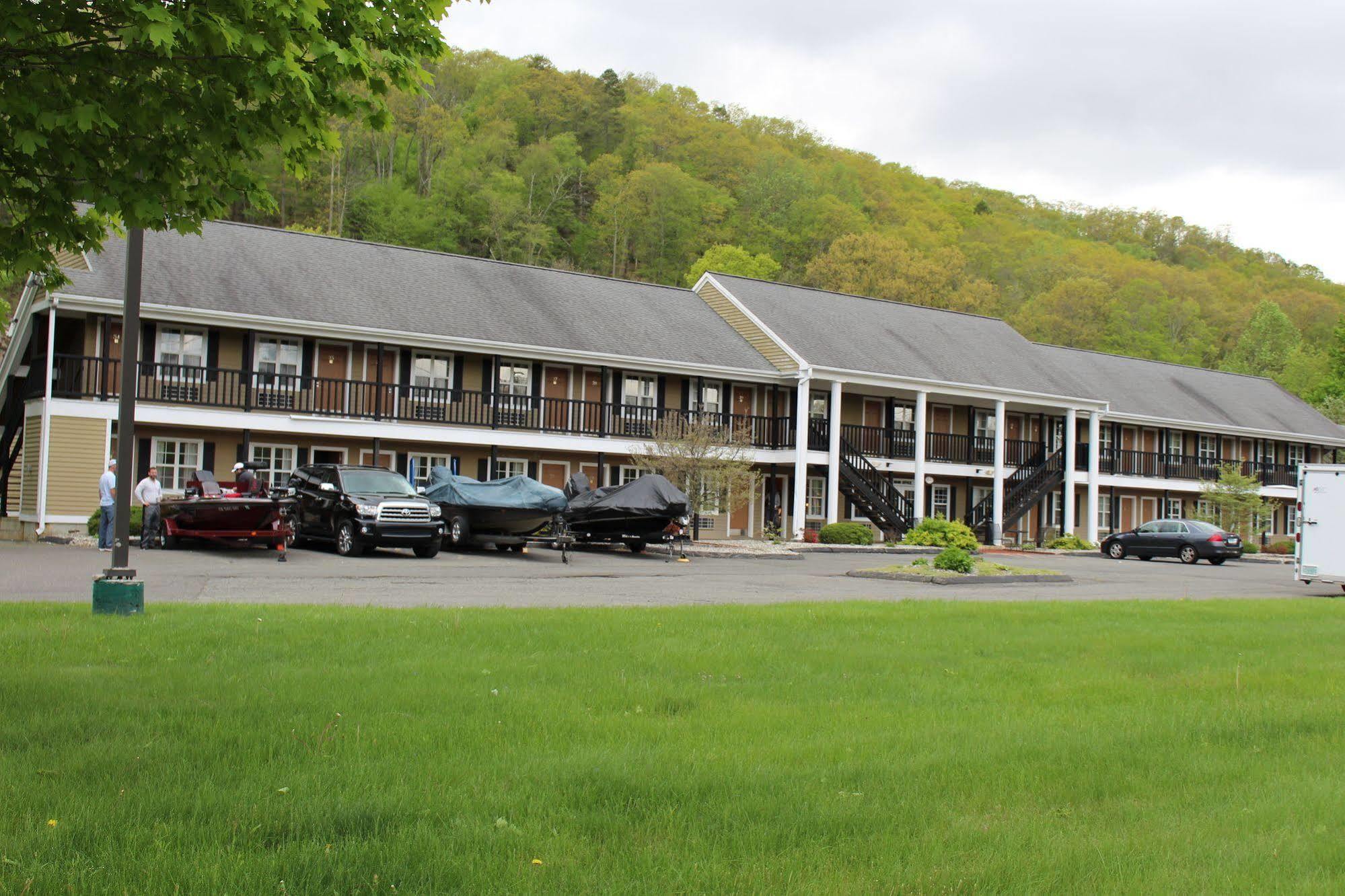 Newbury Inn Brookfield Eksteriør bilde