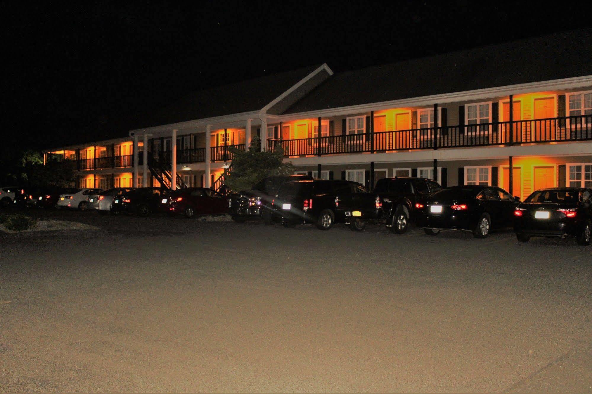Newbury Inn Brookfield Eksteriør bilde